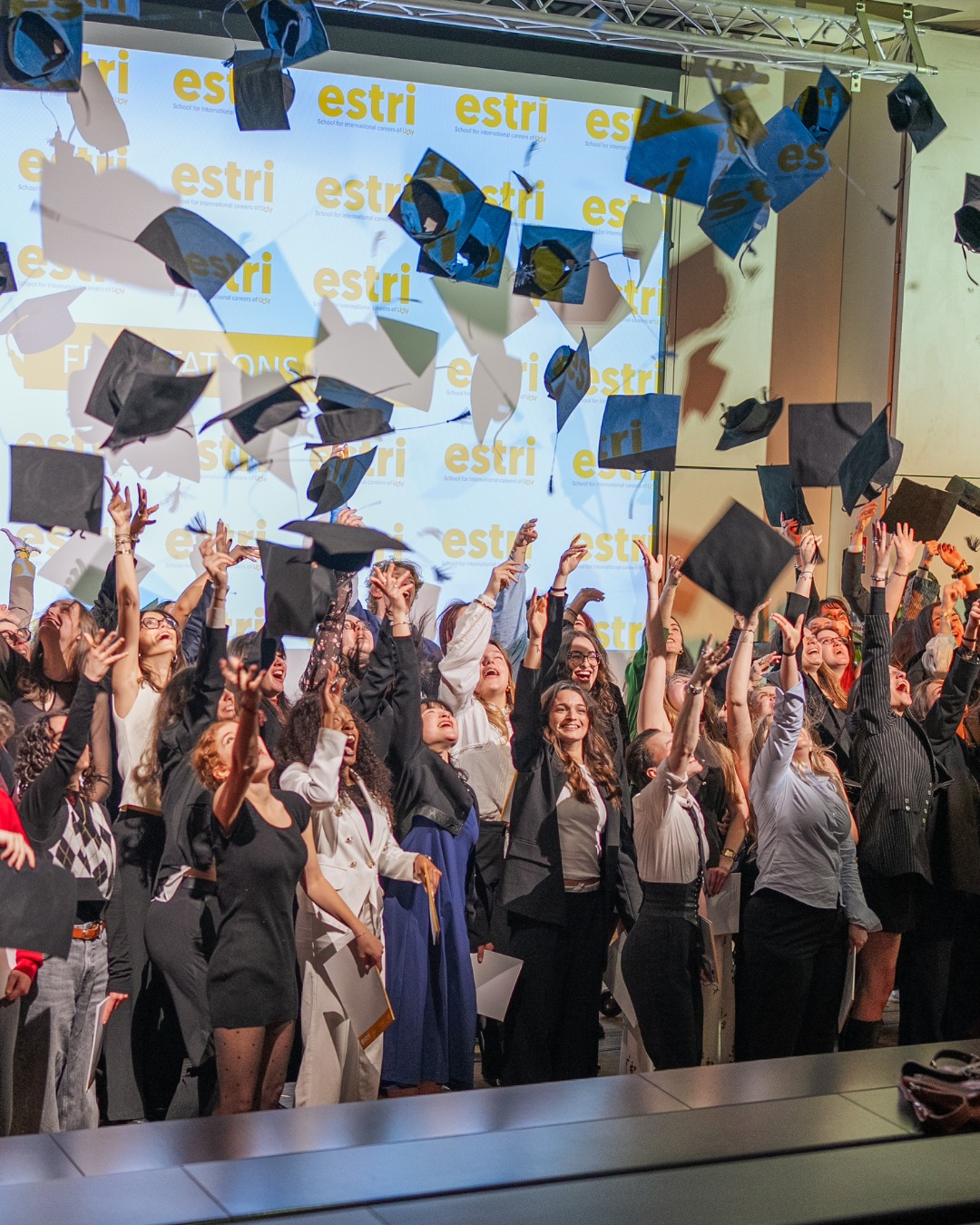 🎓 Félicitations à tous les diplômés qui ont célébré cette étape importante lors des cérémonies de remise des diplômes !