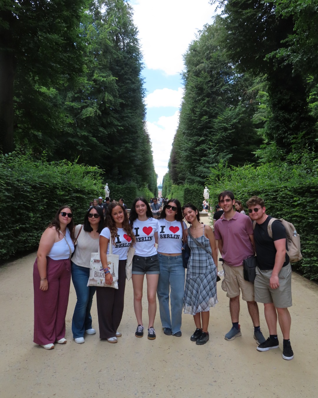 Our students rocking their I ❤️ Berlin T-shirts and bringing a little piece of the city with them wherever they go 🥰
A