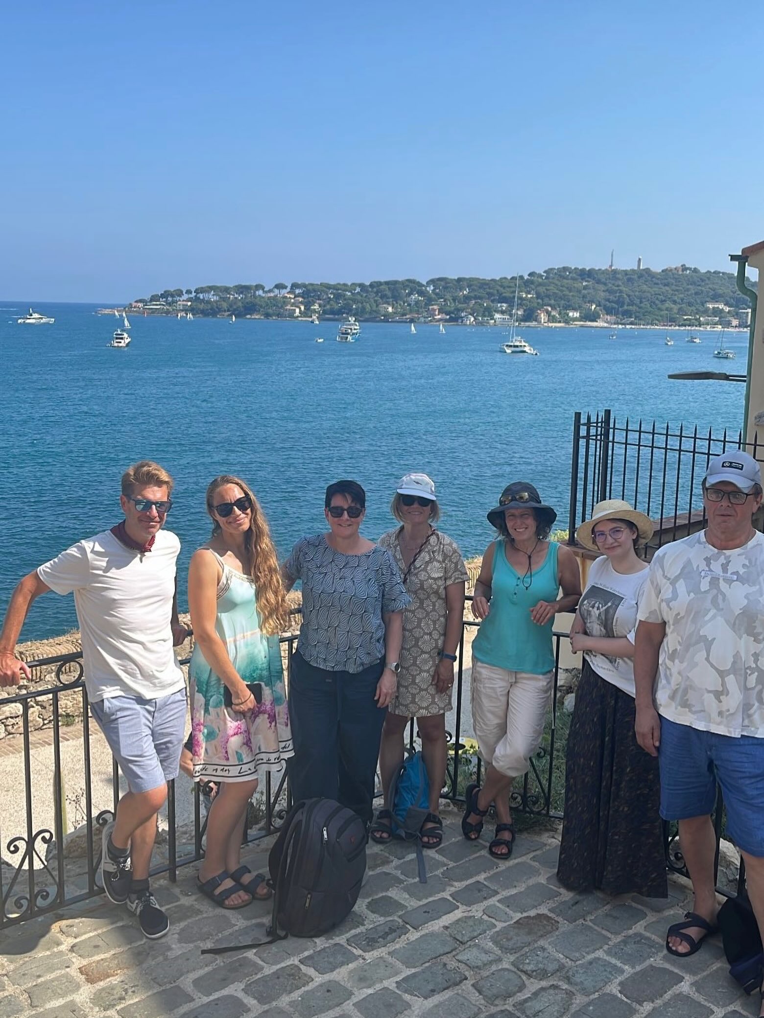 Antibes ☀️
Chez Idiom, nous proposons 2 excursions gratuites par semaine.
Nos excursions sont bien plus que de simples