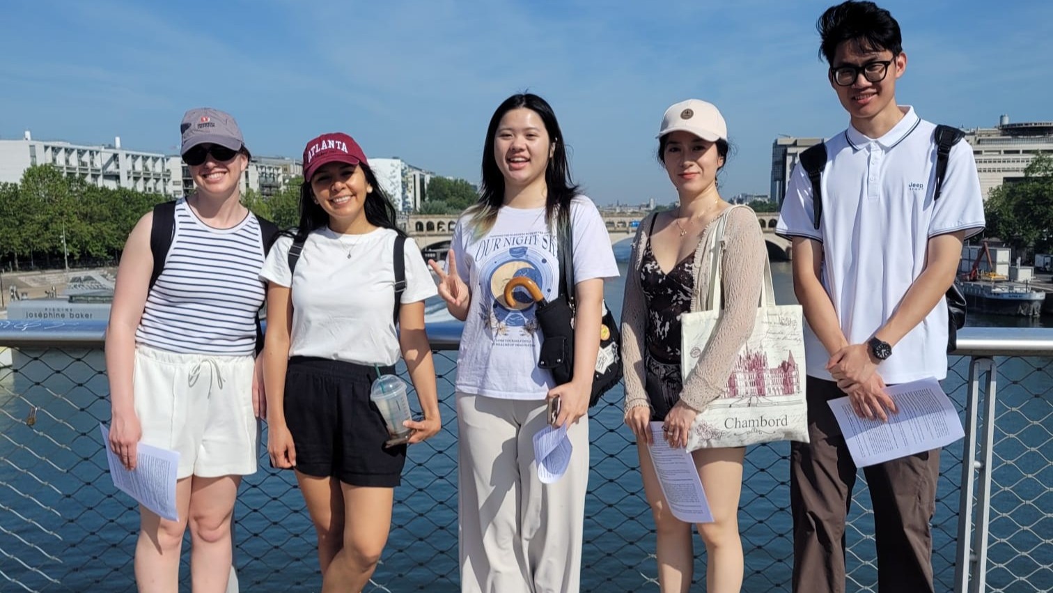 ☀️ Quand la chaleur s'installe à Paris, il existe mille façons de se rafraîchir tout en s'immergeant dans la culture fra