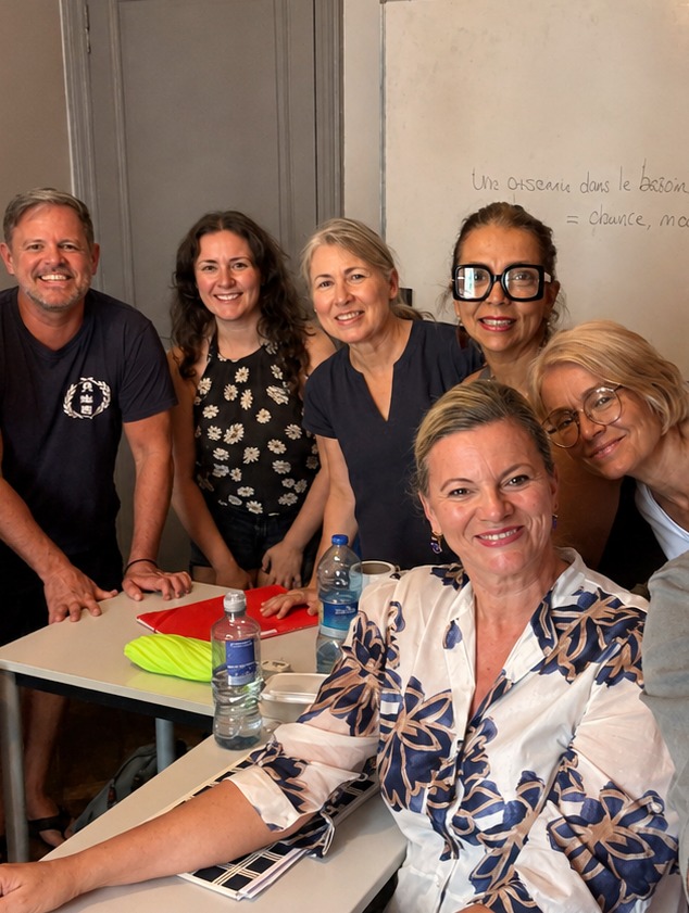 🇫🇷🤩 L’été, alpha.b accueille de nombreux jeunes étudiants… mais pas seulement !
Avec notre cours 30+, tu apprends l