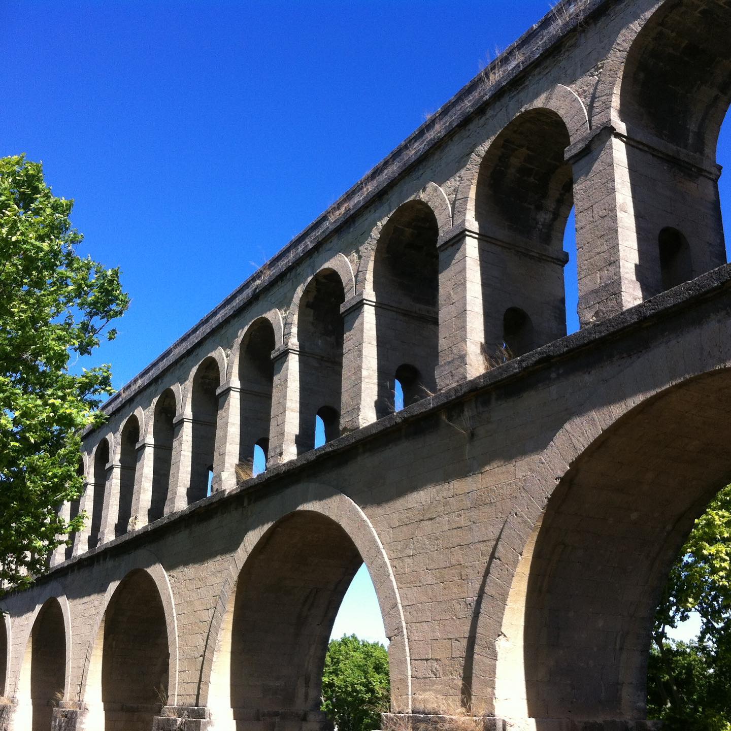 L'aqueduc Saint-Clément à Montpellier a été bâti au XVIIIe siècle afin d'alimenter Montpellier en eau 💦
#aqueduc #Lovei
