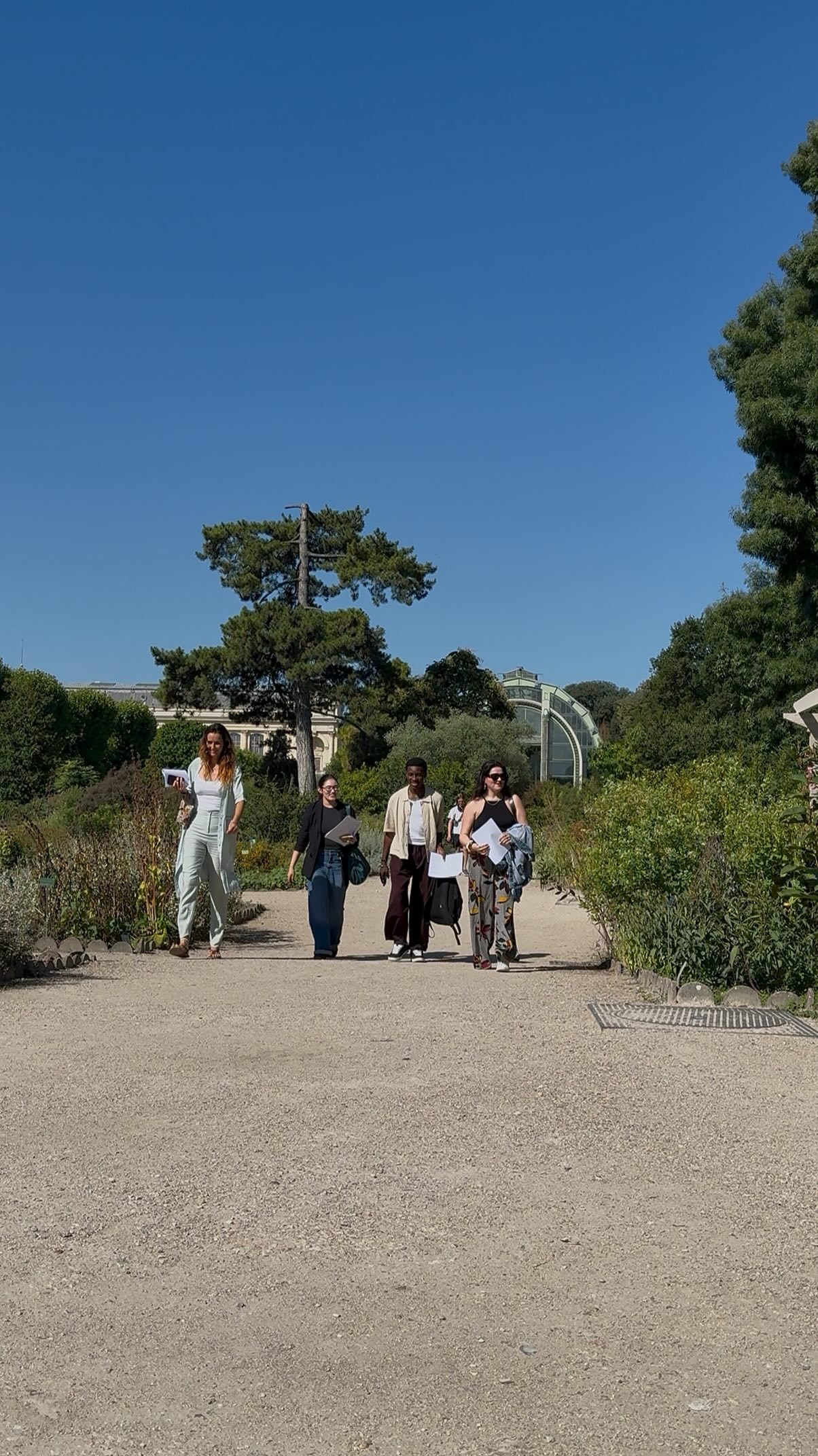 🇫🇷 En sortie pédagogique avec nos professeures Laura et Surelle, les étudiants de l’école ACCORD ont pu visiter le Jar