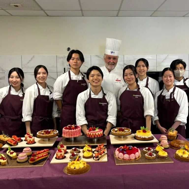 Nous sommes heureux d’annoncer le lancement de notre nouveau programme international « FLE + Pâtisserie en France », en