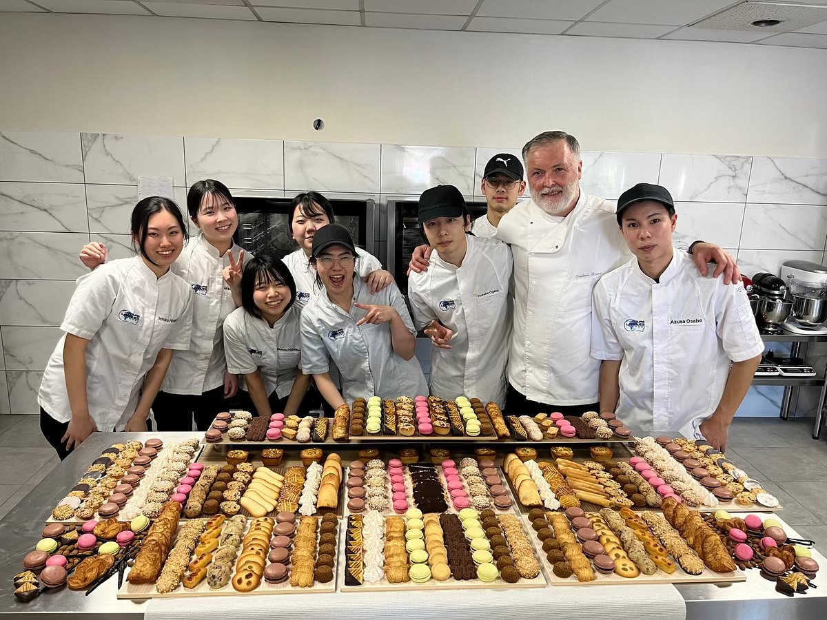 Promotion 2023-2024 !
De très belles et délicieuses réalisations par nos élèves en formation pâtisserie ! Merci à leur f