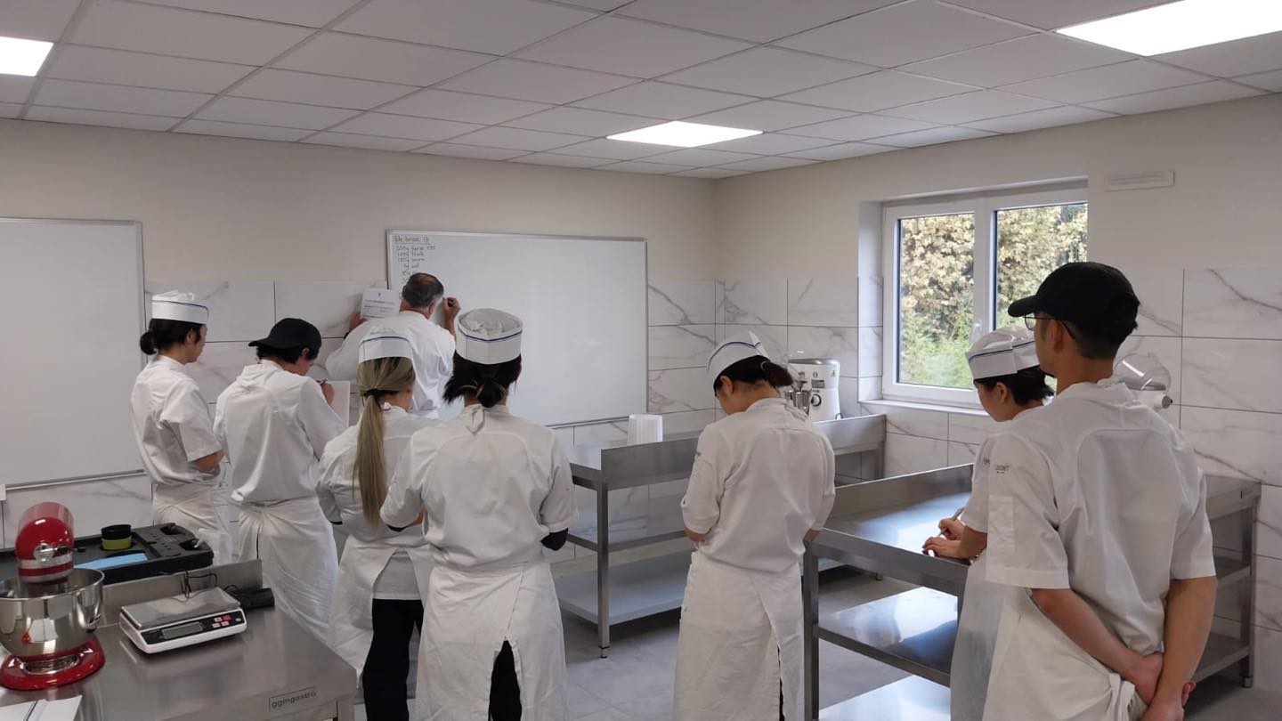 C’est parti ! 1er cours de pâtisserie dans la nouvelle école de Tours Langues !!