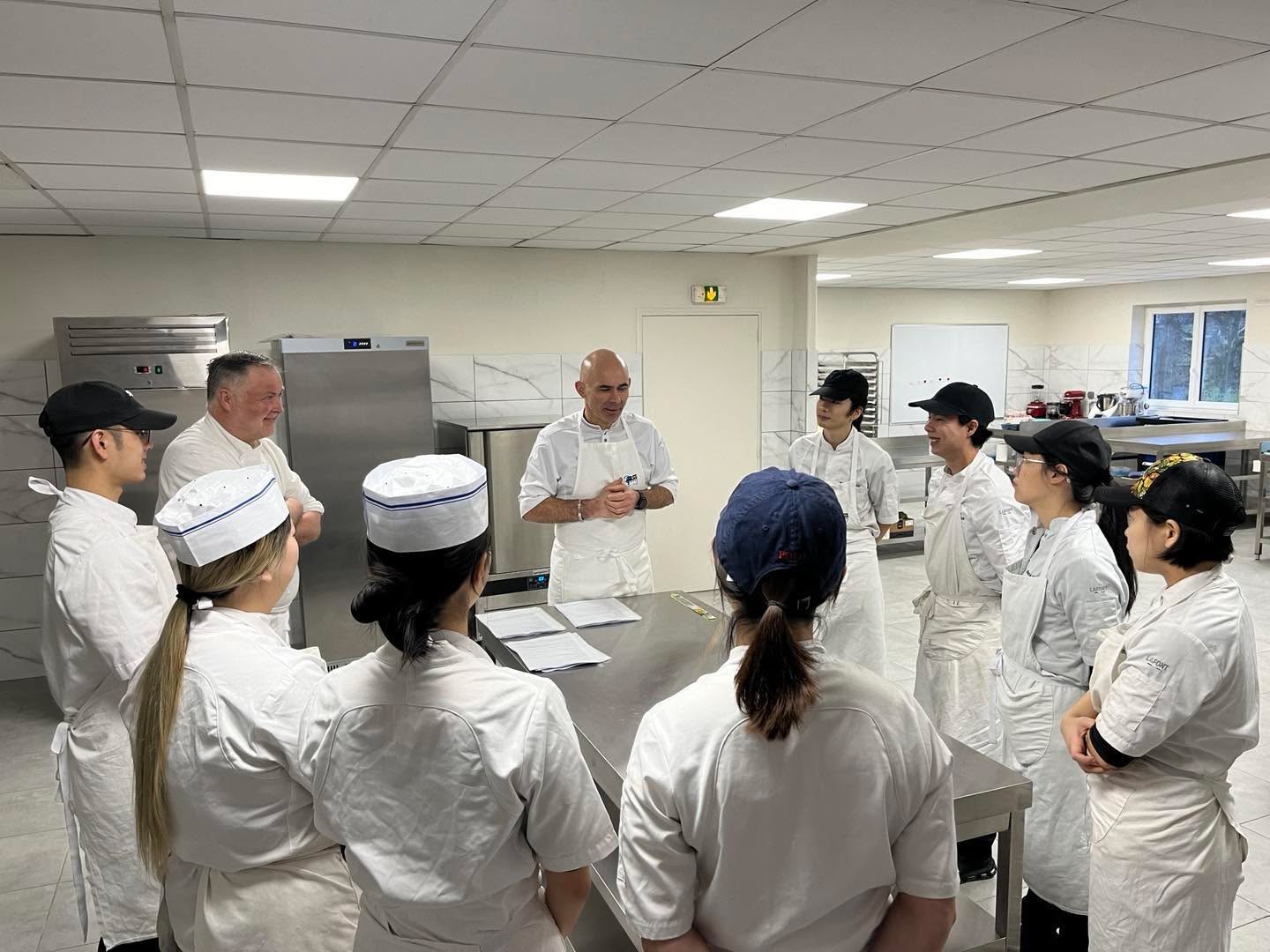 C’est parti pour deux jours intensifs de formation avec le Chef Angelo Musa, MOF et Champion du Monde de pâtisserie !! �